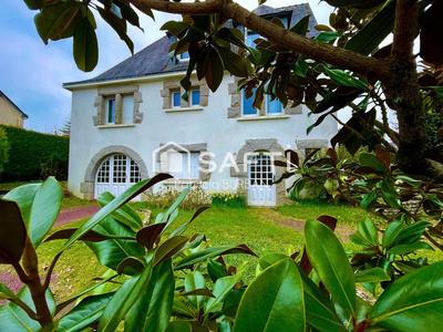 Maison - 236 m² - 8 pièces