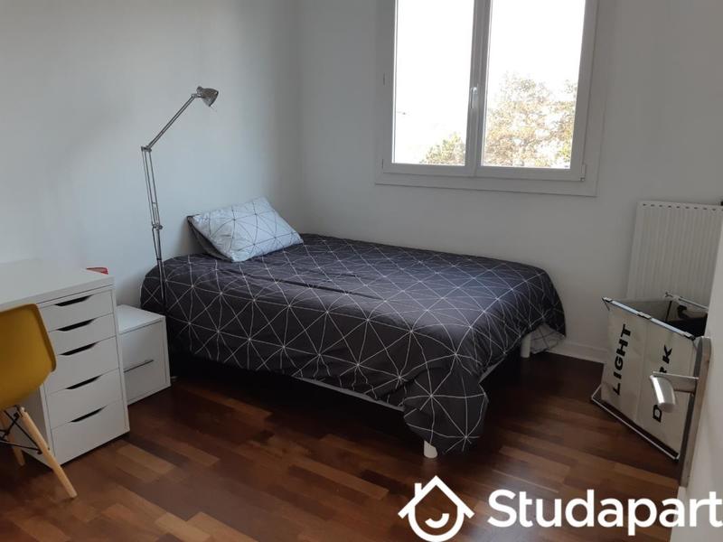 Chambre - 11 m² - 1 pièce