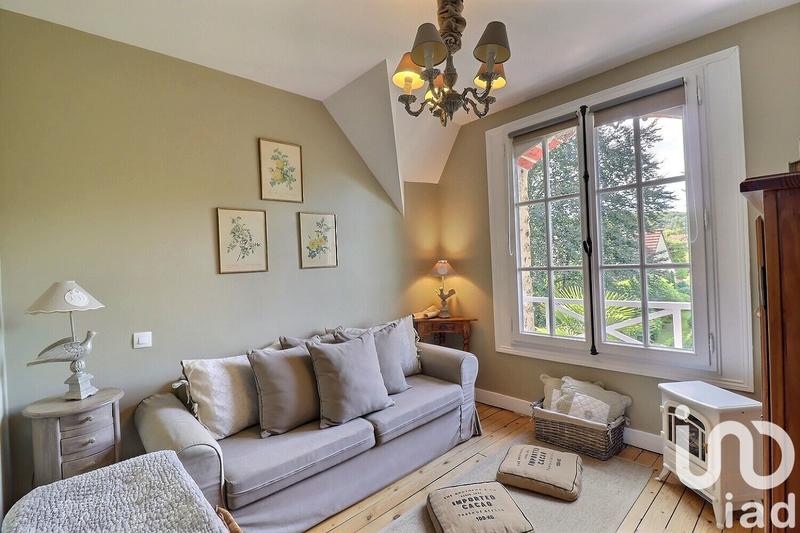 Maison - 250 m² - 10 pièces