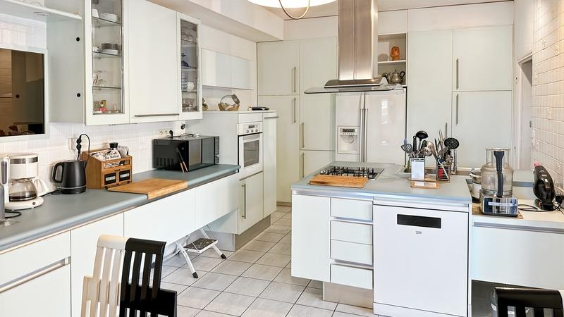 Maison - 205 m² - 6 pièces