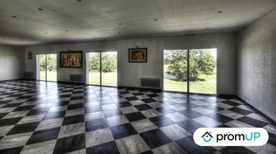 Maison contemporaine - 1 280 m² - 20 pièces