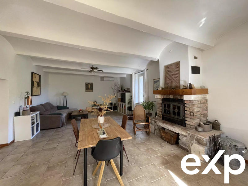 Maison traditionnelle - 195 m² - 8 pièces