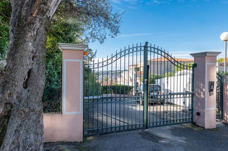 Appartement - 104 m² - 4 pièces