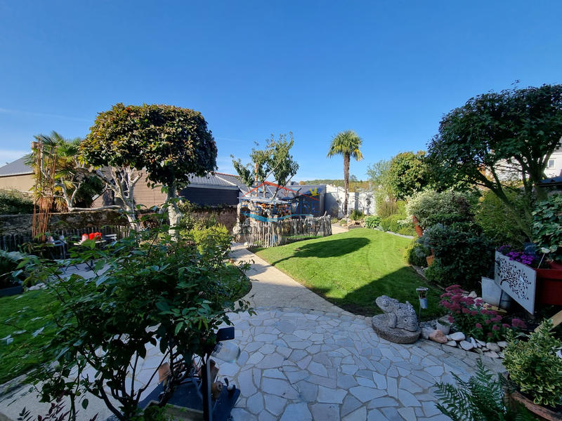 Maison - 239 m² - 10 pièces