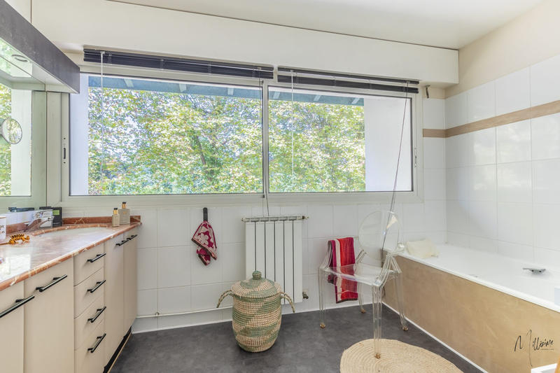 Maison - 300 m² - 7 pièces