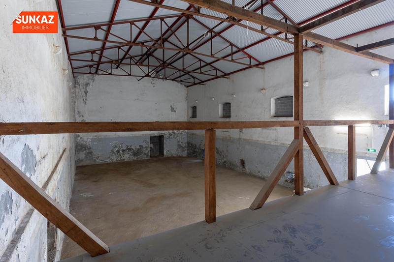 Local d'activités - 617 m²