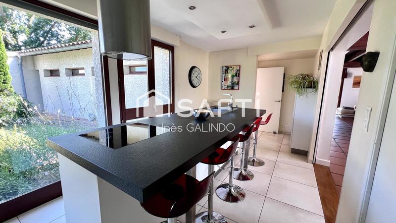 Maison - 210 m² - 6 pièces