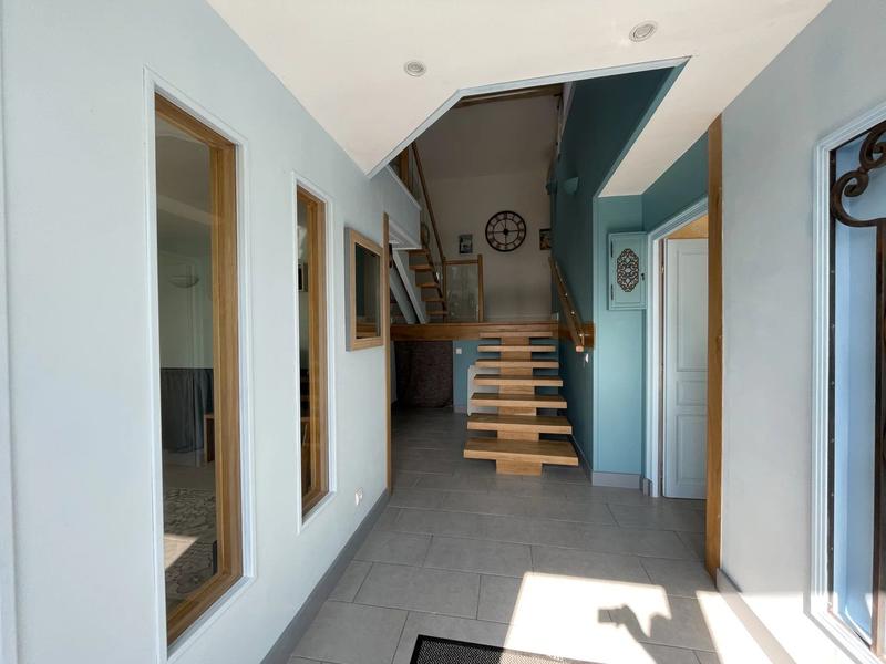 Maison - 201 m² - 9 pièces