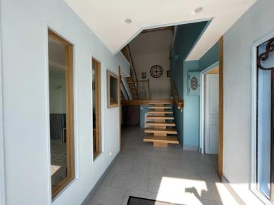 Maison - 201 m² - 9 pièces