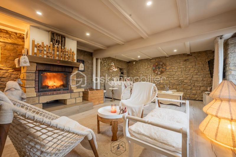 Maison - 238 m² - 8 pièces