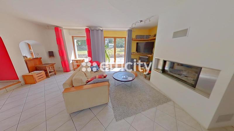 Maison - 237 m² - 7 pièces