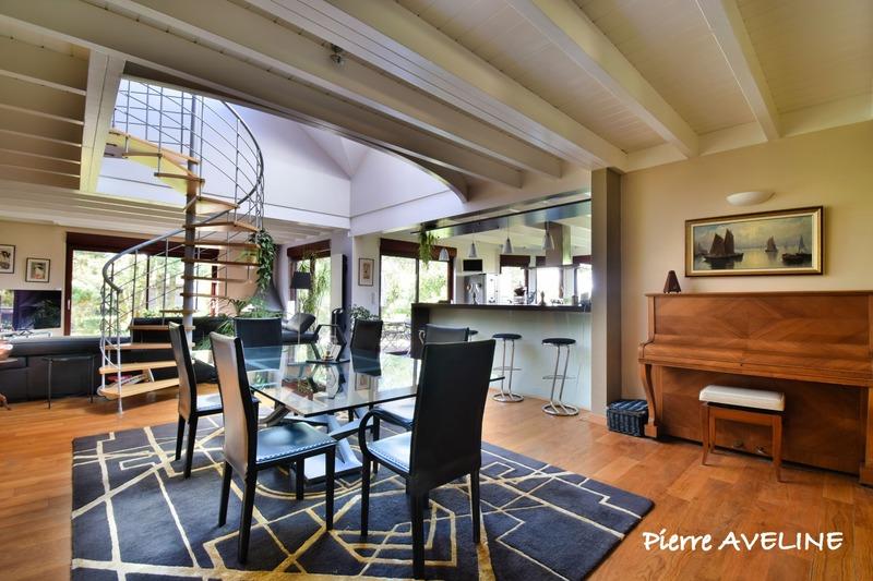 Maison - 276 m² - 7 pièces