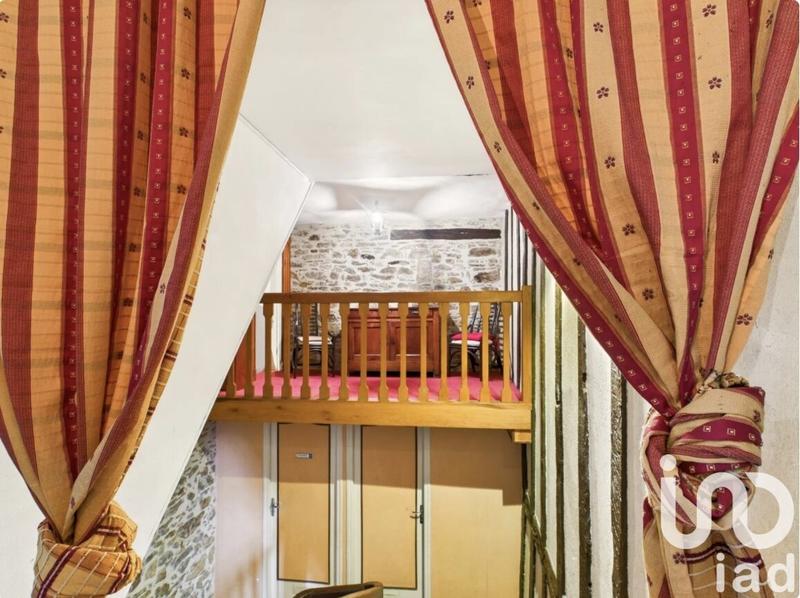 Maison - 311 m² - 10 pièces