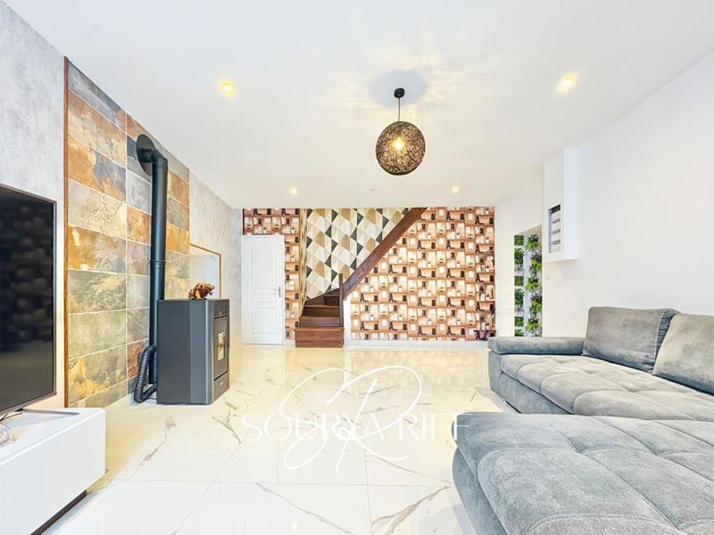 Maison - 200 m² - 7 pièces