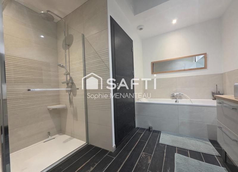 Maison - 210 m² - 6 pièces