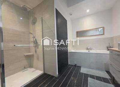 Maison - 210 m² - 6 pièces