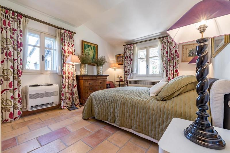 Propriété - 330 m² - 11 pièces