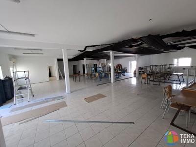 Local commercial - 242 m²