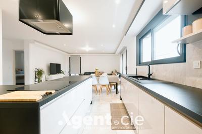 Maison traditionnelle - 150 m² - 7 pièces