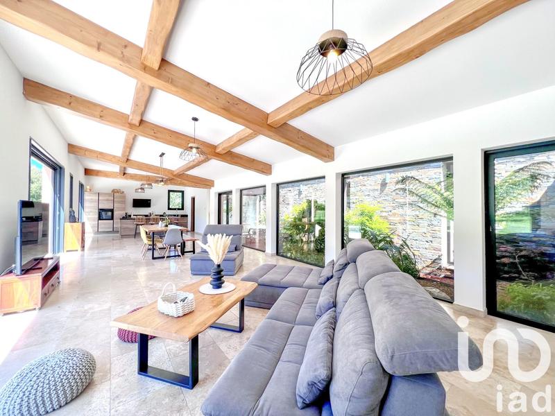 Maison - 290 m² - 8 pièces