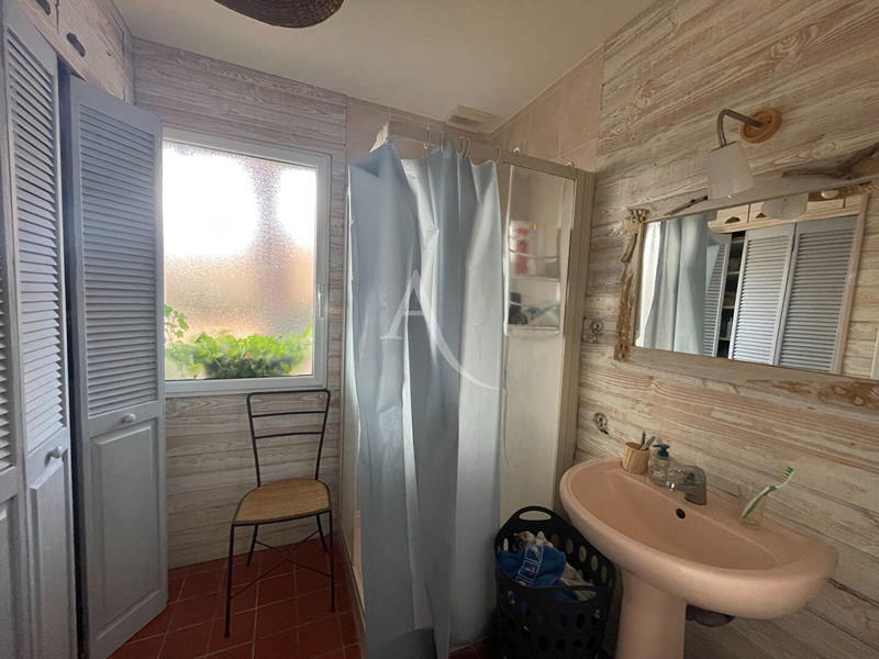 Maison - 220 m² - 12 pièces