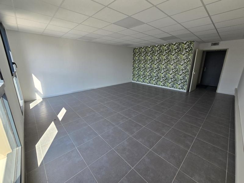Local d'activités - 102 m²