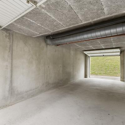 Garage - 83 m²