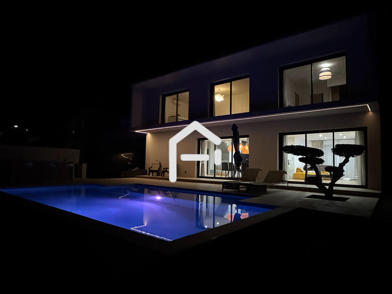 Maison - 160 m² - 4 pièces