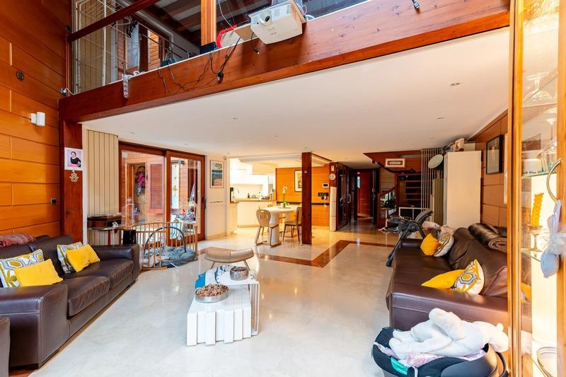 Maison - 220 m² - 9 pièces