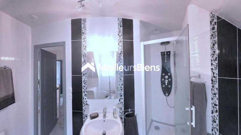 Maison traditionnelle - 186 m² - 8 pièces