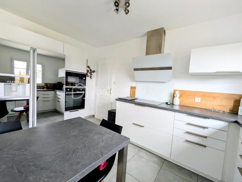 Maison traditionnelle - 97 m² - 4 pièces