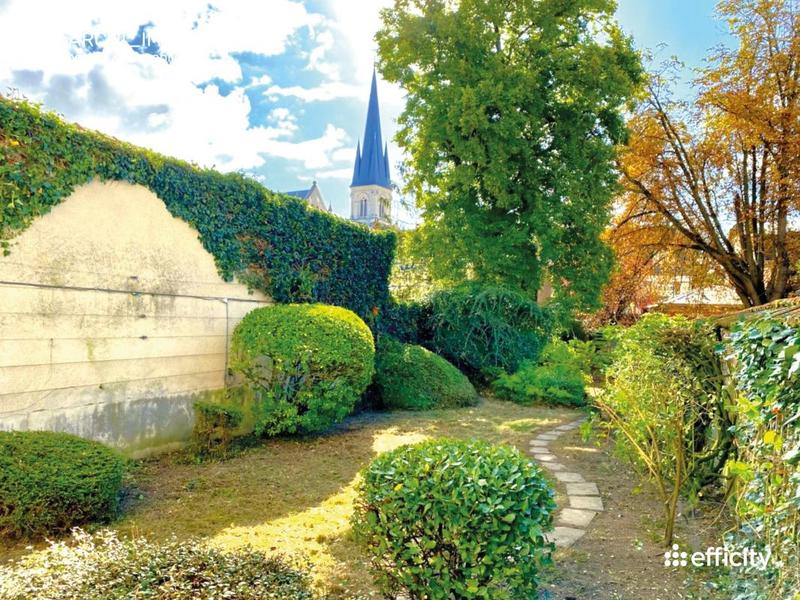 Maison - 360 m² - 10 pièces