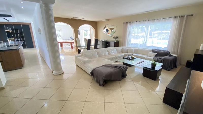 Propriété - 245 m² - 7 pièces