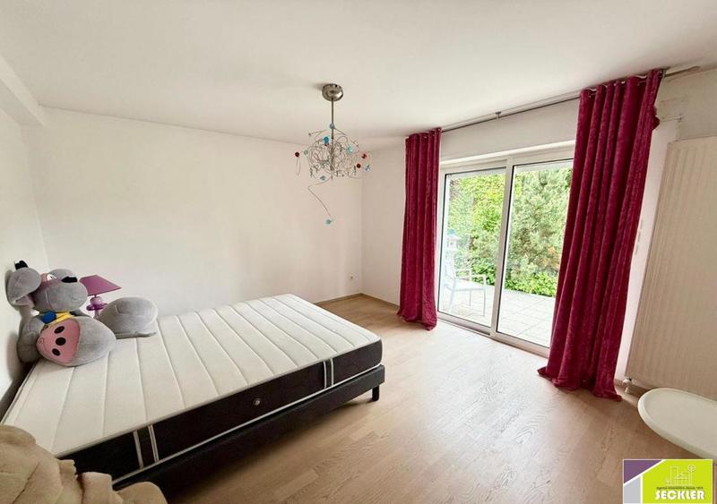 Maison traditionnelle - 274 m² - 8 pièces