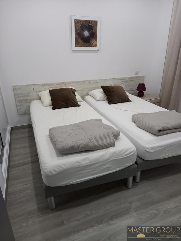 Villa - 300 m² - 9 pièces