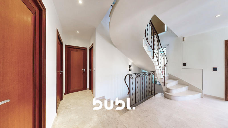 Maison - 302 m² - 12 pièces