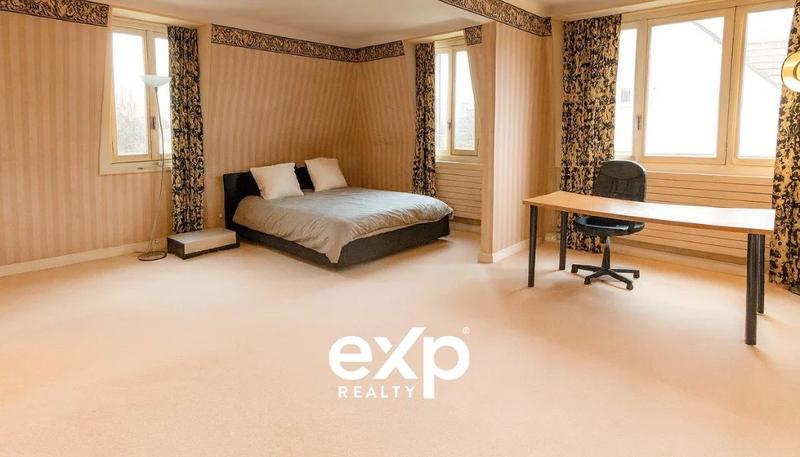 Maison - 230 m² - 7 pièces