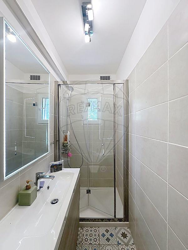 Maison - 220 m² - 8 pièces