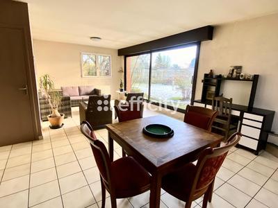 Maison - 210 m² - 11 pièces