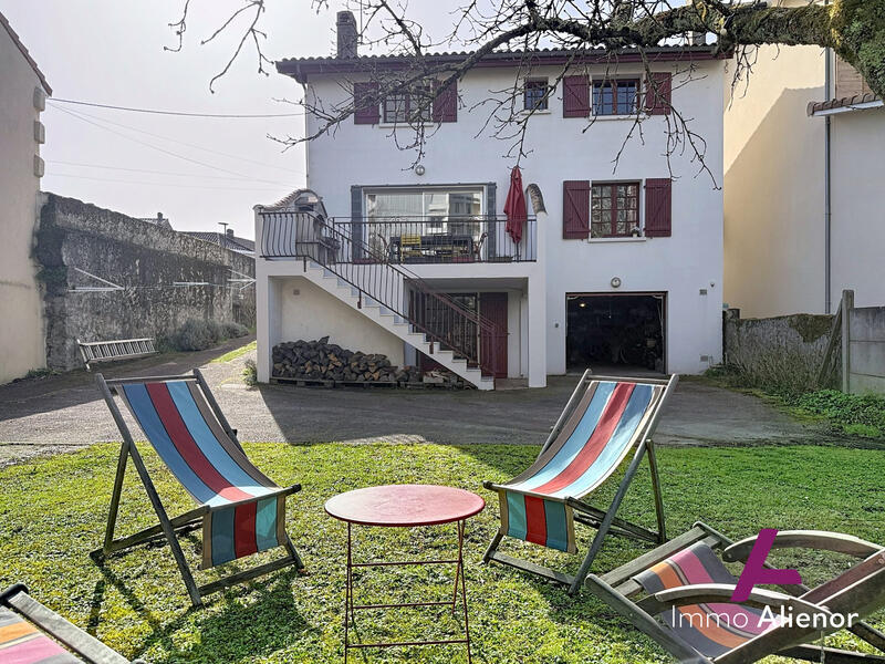 Maison - 188 m² - 9 pièces