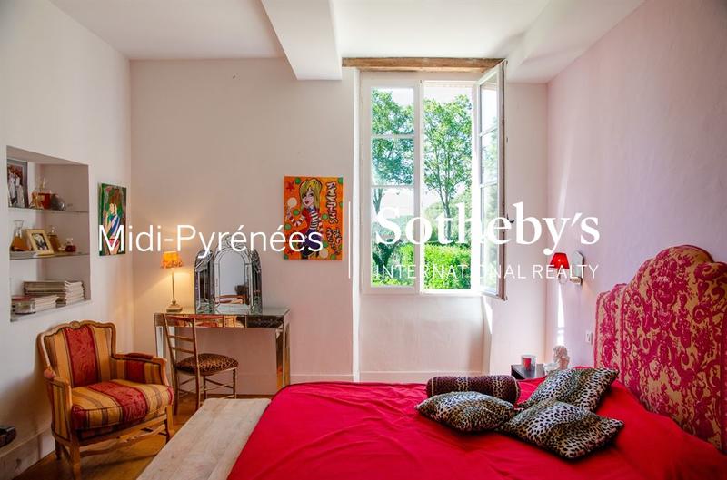 Maison - 300 m² - 11 pièces