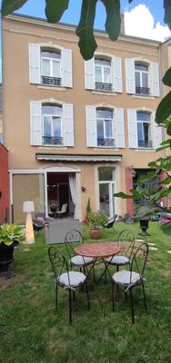 Maison - 327 m² - 12 pièces