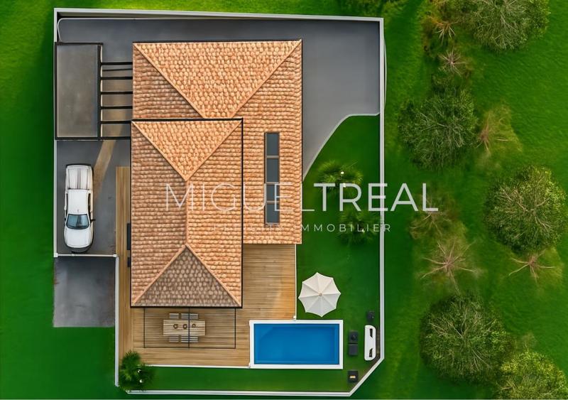 Villa - 180 m² - 6 pièces