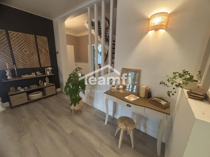 Maison - 255 m² - 7 pièces