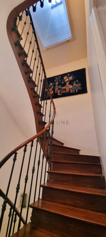 Maison - 292 m² - 10 pièces