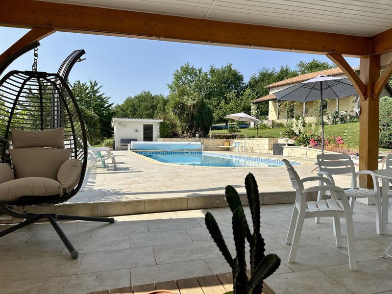 Maison - 213 m² - 7 pièces