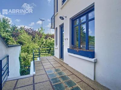 Maison - 166 m² - 6 pièces