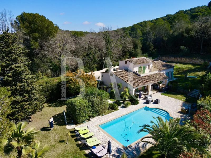 Villa - 180 m² - 6 pièces