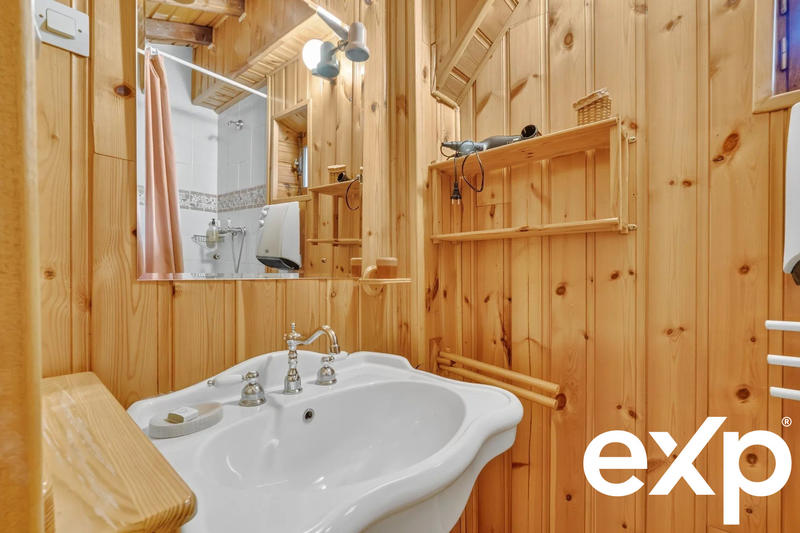 Maison - 438 m² - 12 pièces