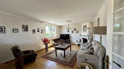 Villa - 280 m² - 9 pièces